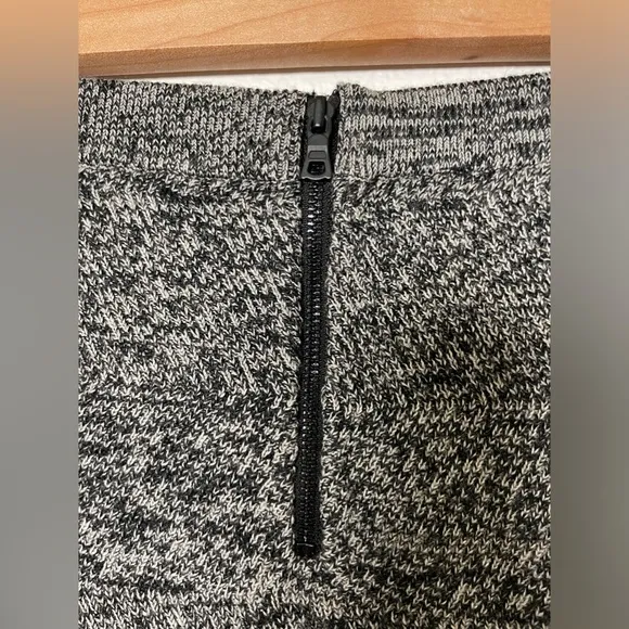 Alice   Olivia Wool Soft Knit Pencil Skirt