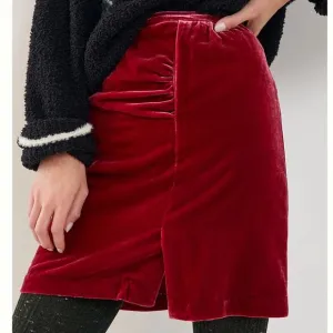 ANTHROPOLOGIE Connie Holiday Crushed Red Velvet Pencil Skirt Ruched Side Slit 6