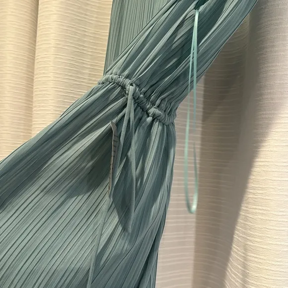ASTR the label v neck pleated drawstring waisted midi dress*NWT