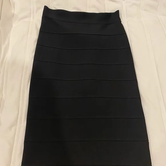 BCBG MAXAZRIA “LEGER” Bandage Black Skirt (XS)