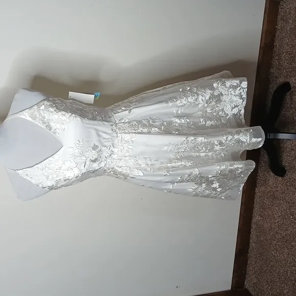 BCX  white floral lace dress size 3