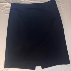 Black mini pencil skirt
