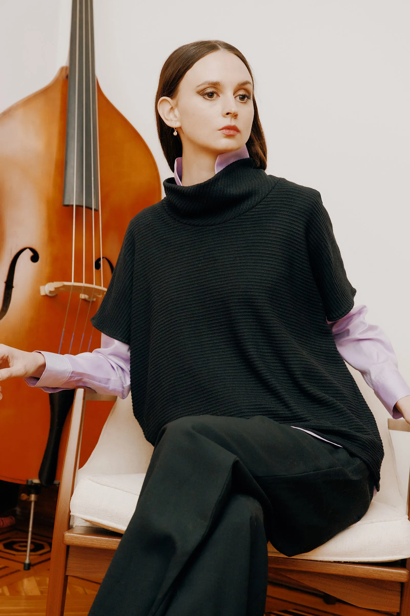 Dafne Cowl T-Neck - Black