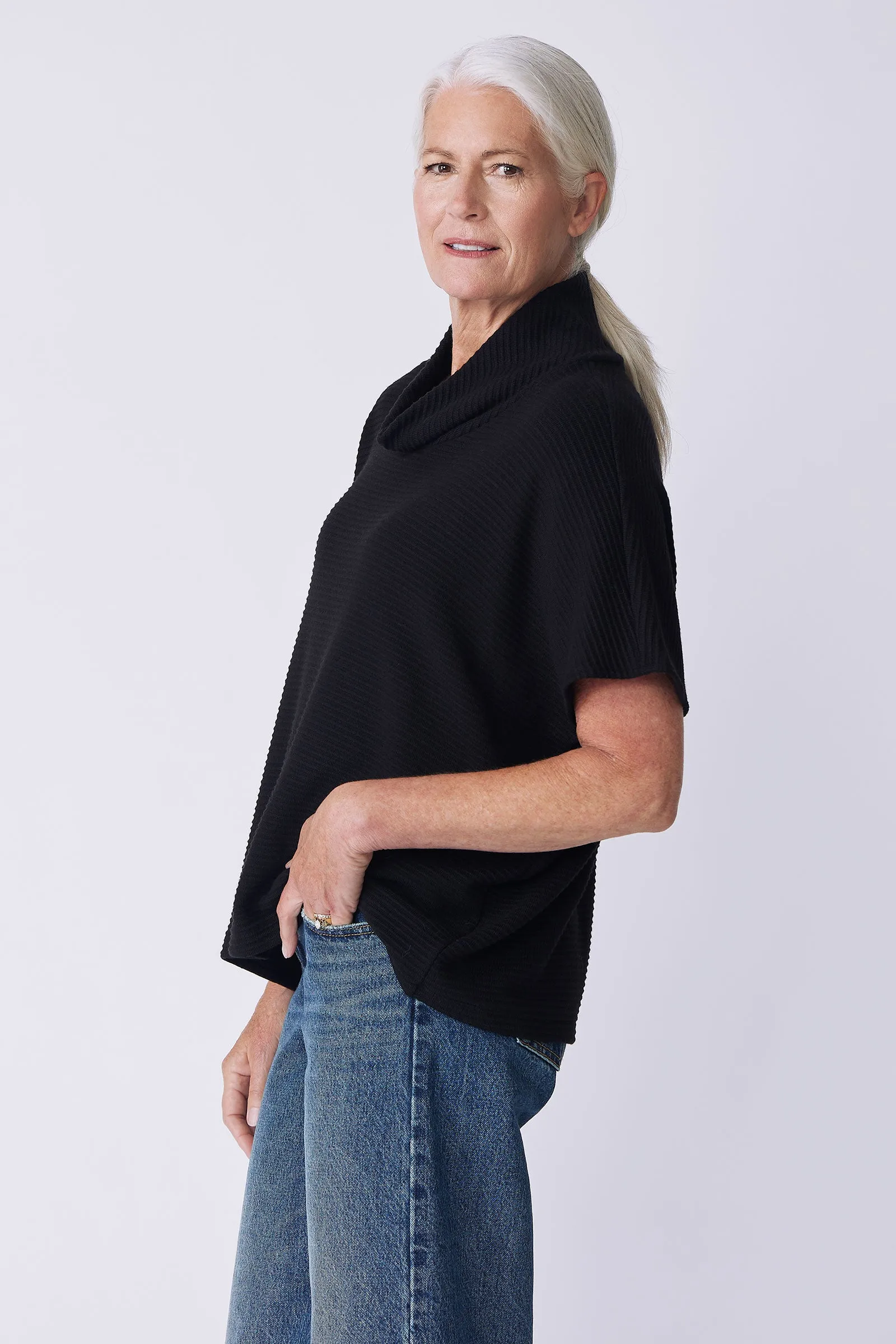 Dafne Cowl T-Neck - Black