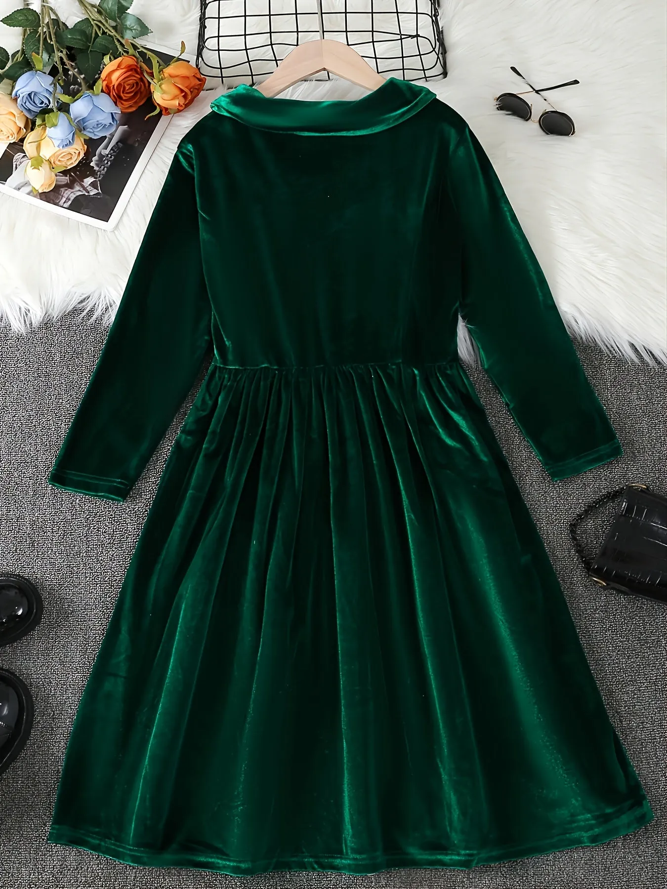 Dark Green Elegant Pleated Long-Sleeved Velvet Princess Dress