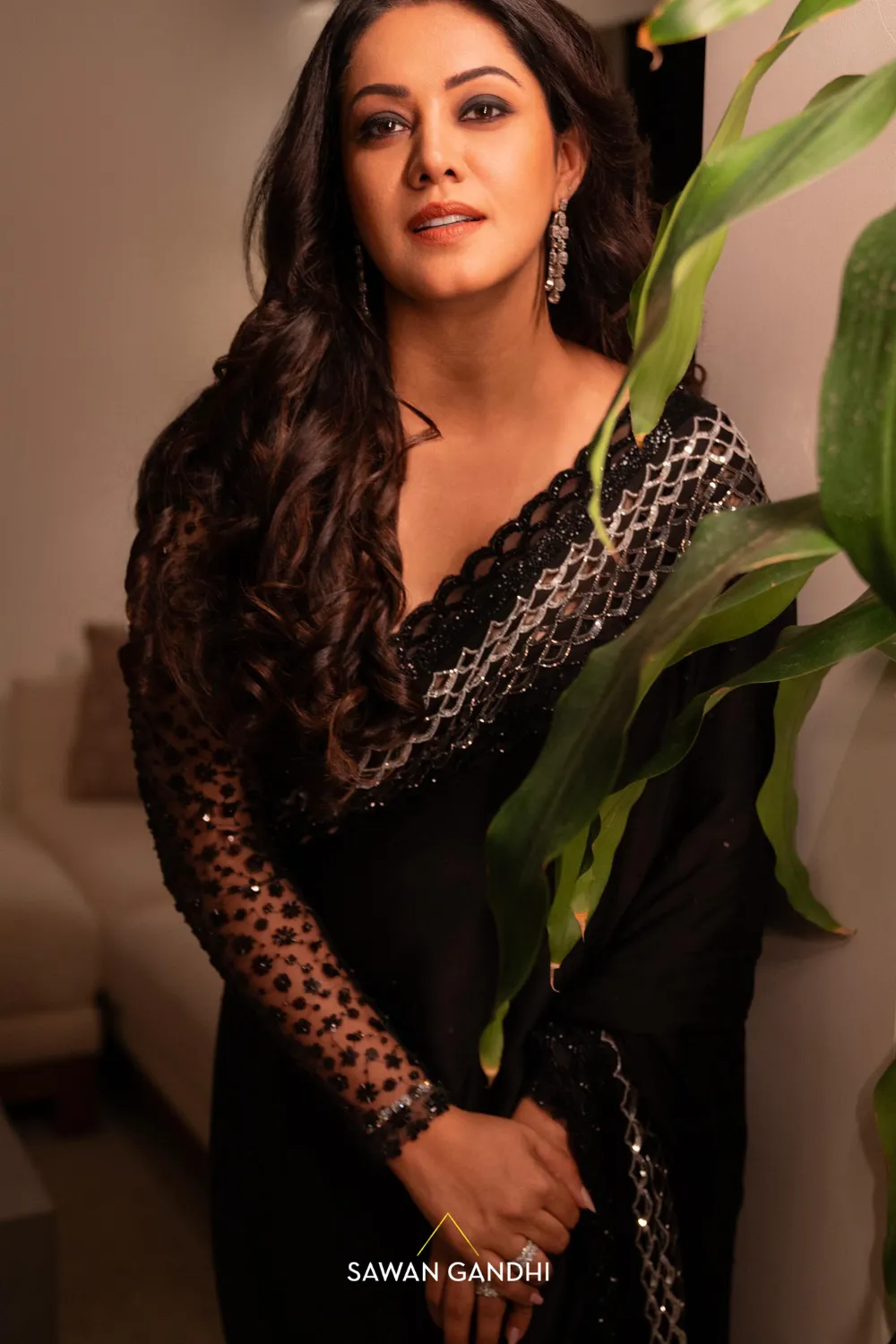 Eka lakhani in Black Scalloped cutwork  border saree