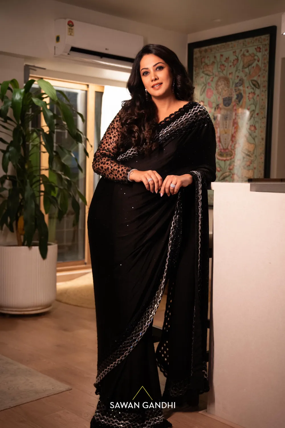 Eka lakhani in Black Scalloped cutwork  border saree