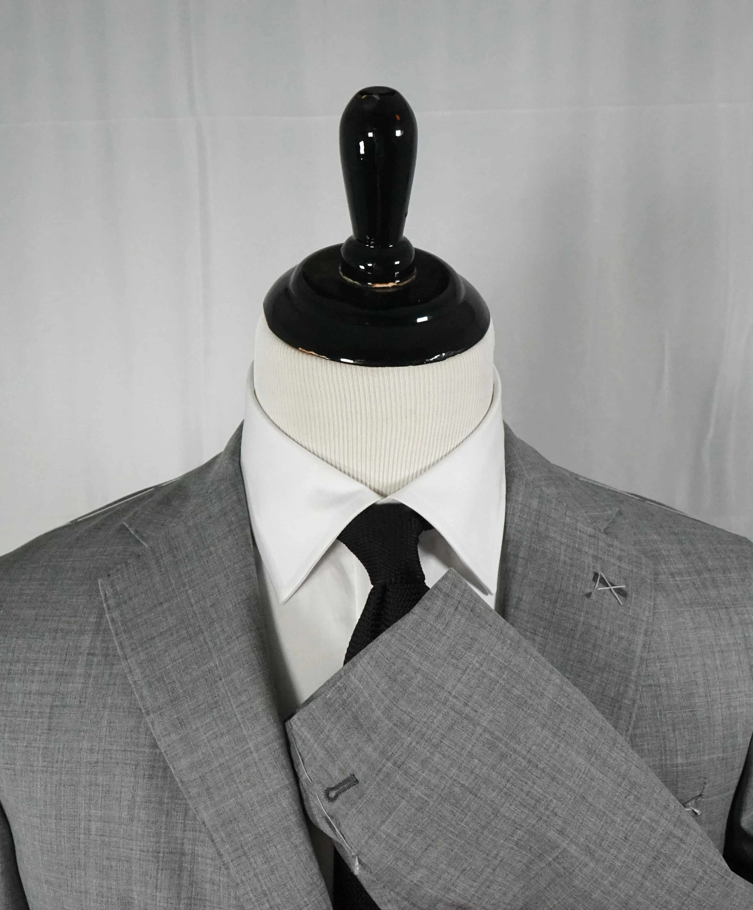 ELEVENTY - Semi-Lined Gray 2-3 Button Roll Lapel Suit - 40R