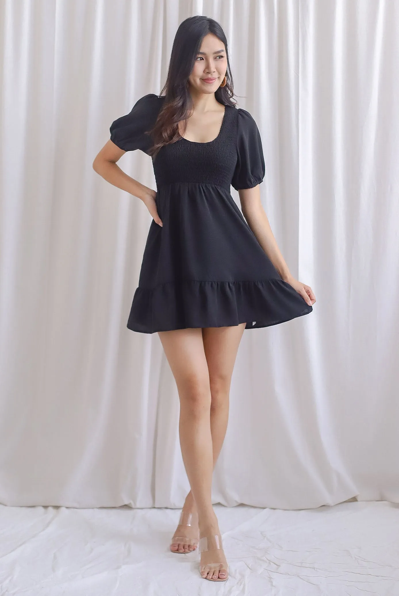 Everleigh Two Ways Smocked Dress Romper In Black