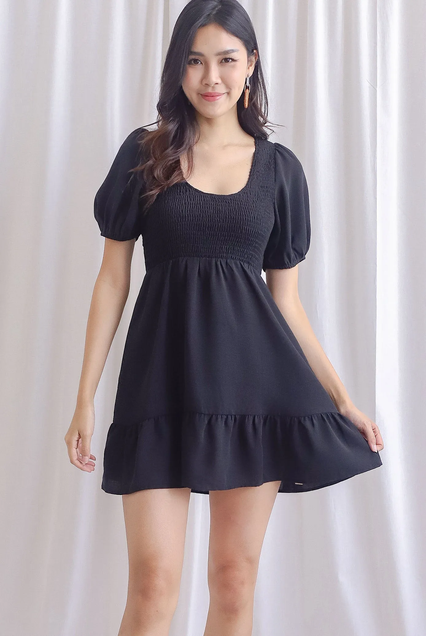 Everleigh Two Ways Smocked Dress Romper In Black