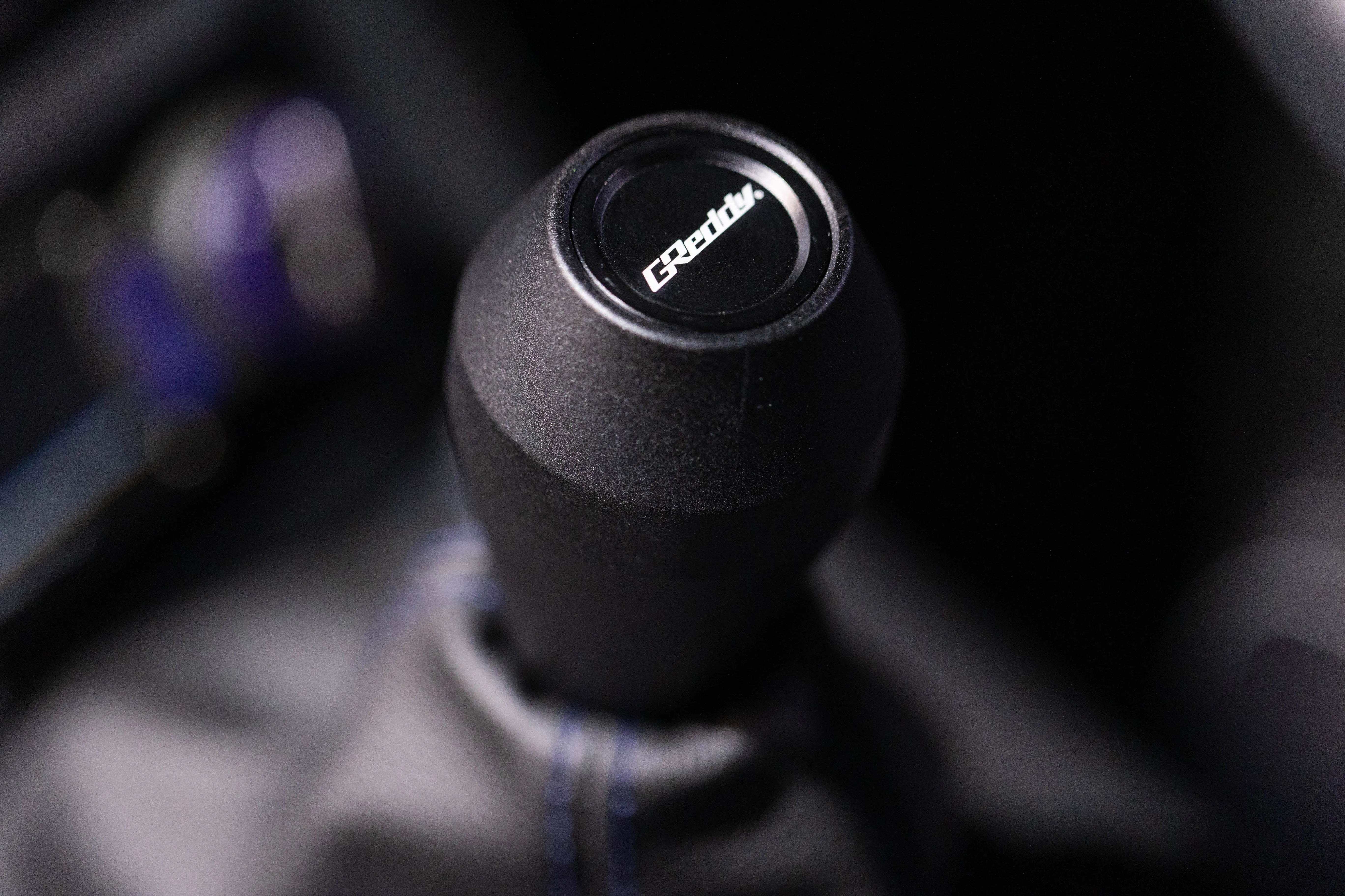 GREDDY SHIFT KNOB A02-LOW TYPE LOCKOUT - BLACK OUT - (14500582)