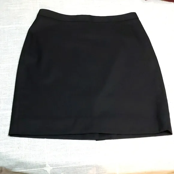 J. Crew No 2 Pencil Skirt 100% Wool, Color Black , Size 6P
