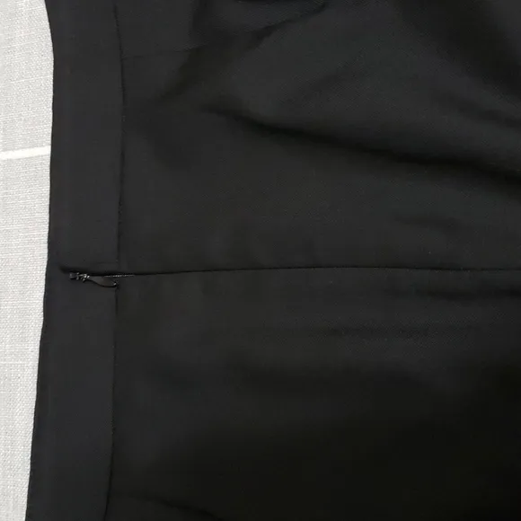 J. Crew No 2 Pencil Skirt 100% Wool, Color Black , Size 6P
