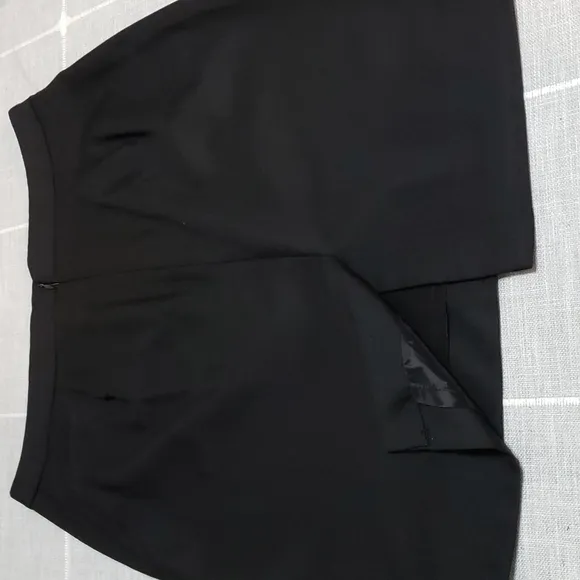 J. Crew No 2 Pencil Skirt 100% Wool, Color Black , Size 6P