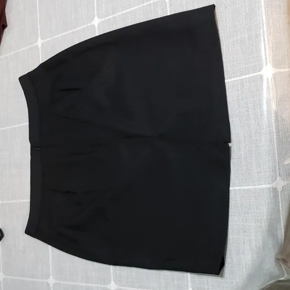 J. Crew No 2 Pencil Skirt 100% Wool, Color Black , Size 6P