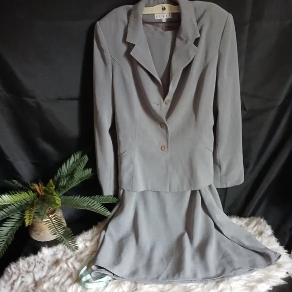Kenar Women's 2pc belted blazer &amp; skirt sz 16
