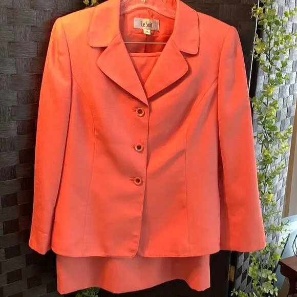 Le Suit Size 8 two-piece skirt/blazer set.  Tangerine/orange