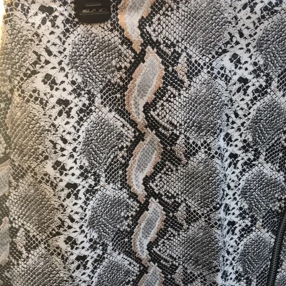 New Endless Rose Asymmetric Zip Front Snake Skin Print Mini Skirt