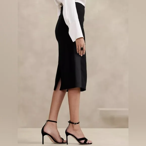 NWT Banana Republic Adonia Crepe Black Pencil Skirt Size 12. #755268
