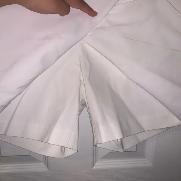 NWT J.McLaughlin White Diamond Skort
