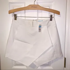 NWT J.McLaughlin White Diamond Skort