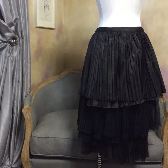 NWT tiered concertina skirt, size 6