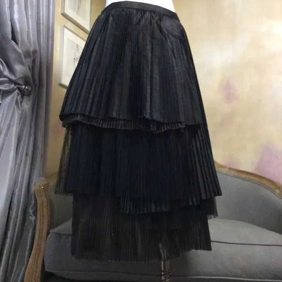 NWT tiered concertina skirt, size 6