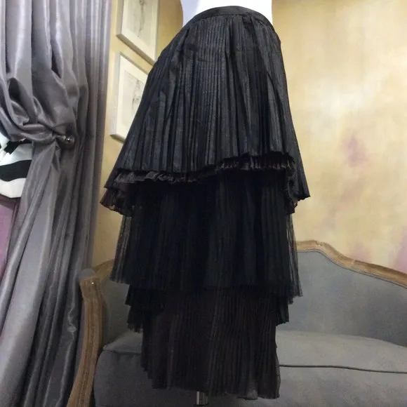 NWT tiered concertina skirt, size 6