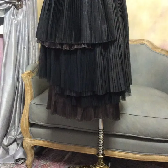 NWT tiered concertina skirt, size 6