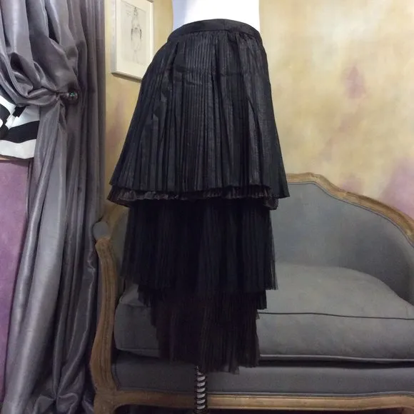 NWT tiered concertina skirt, size 6