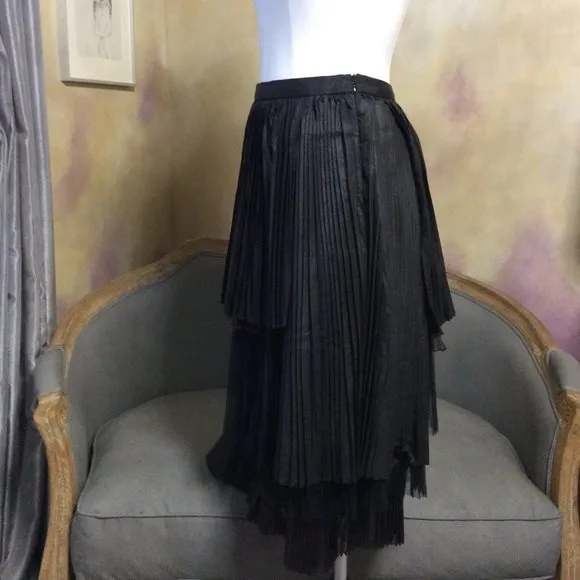 NWT tiered concertina skirt, size 6