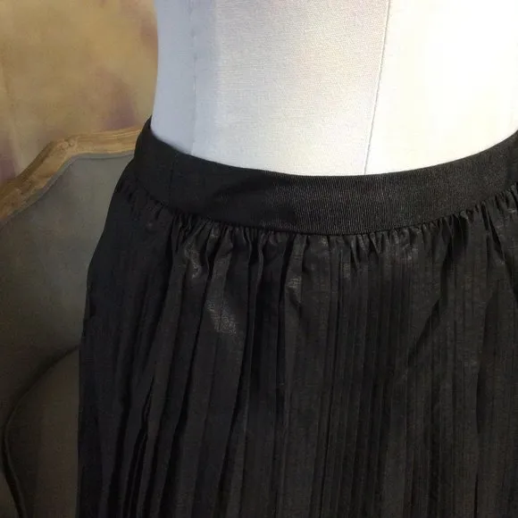 NWT tiered concertina skirt, size 6