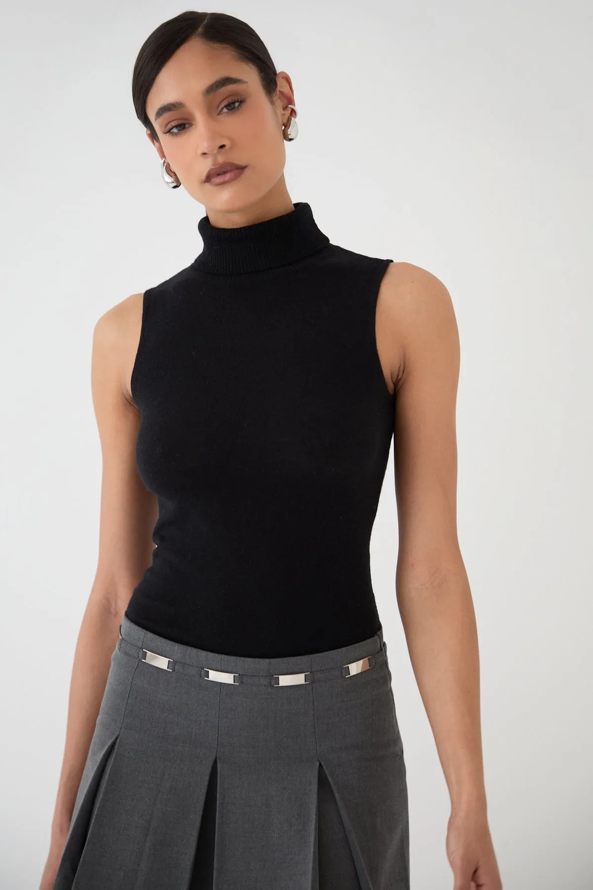 OLIVIA sleeveless turtleneck