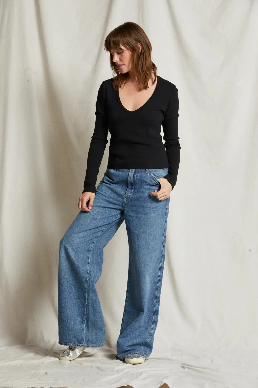 Perfect White Tee - Kitt Structured Rib V-Neck Long Sleeve Top - True Black