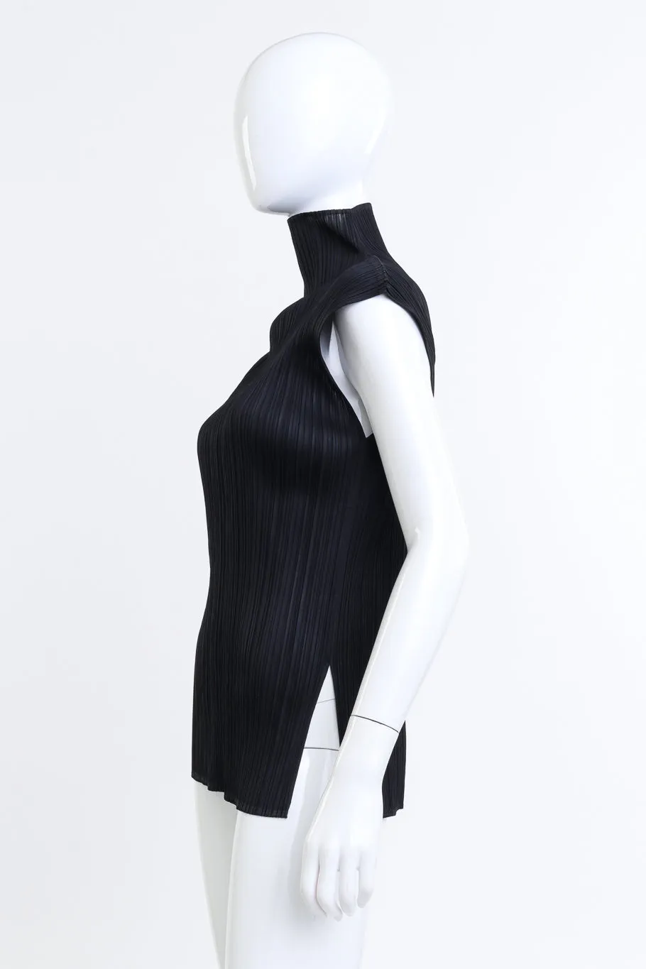 Plissé Sleeveless Turtleneck Top