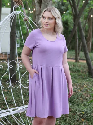 Plus Size Scoop Neck Knee Length Pleated Pocket Dress
