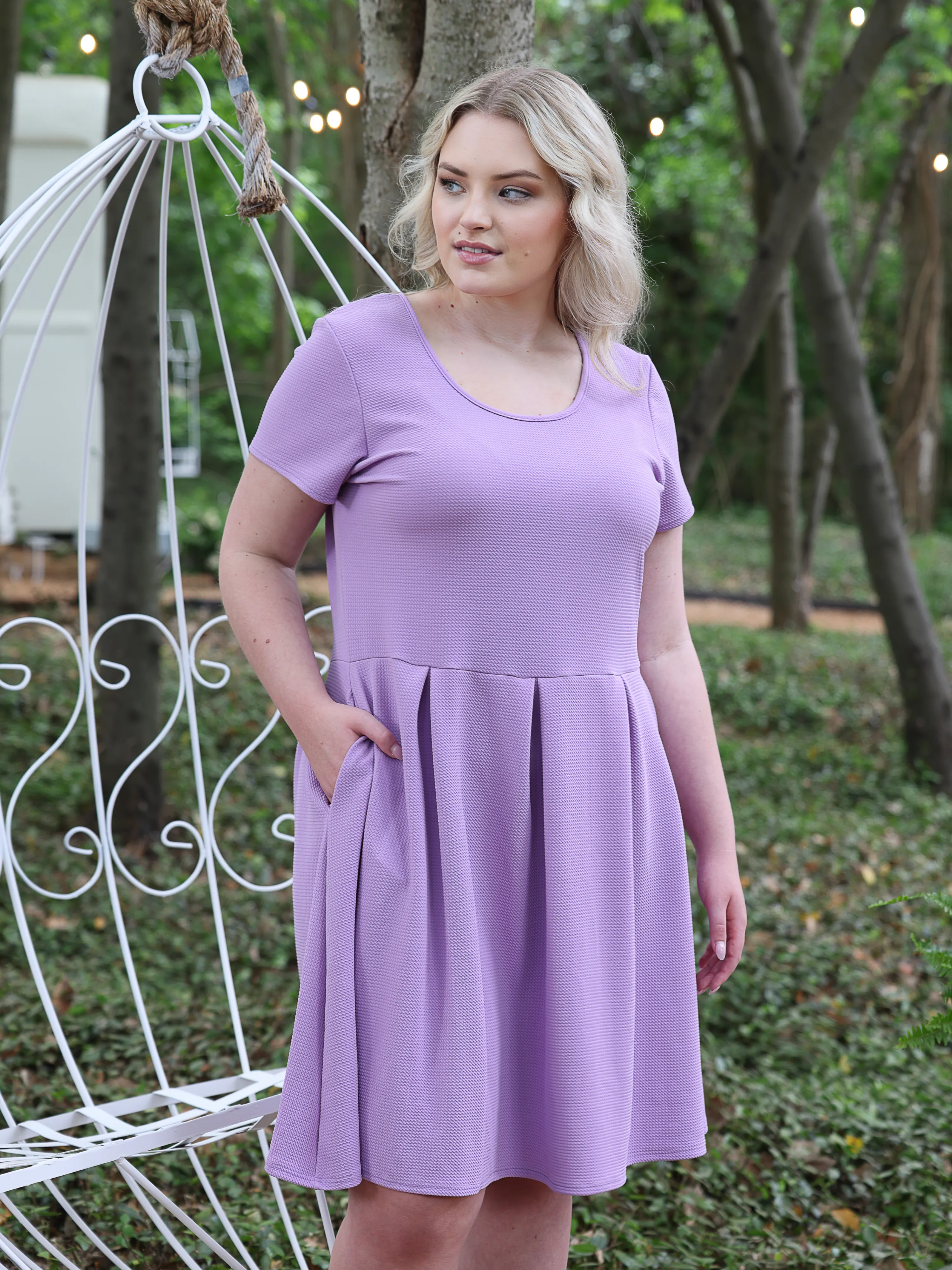 Plus Size Scoop Neck Knee Length Pleated Pocket Dress