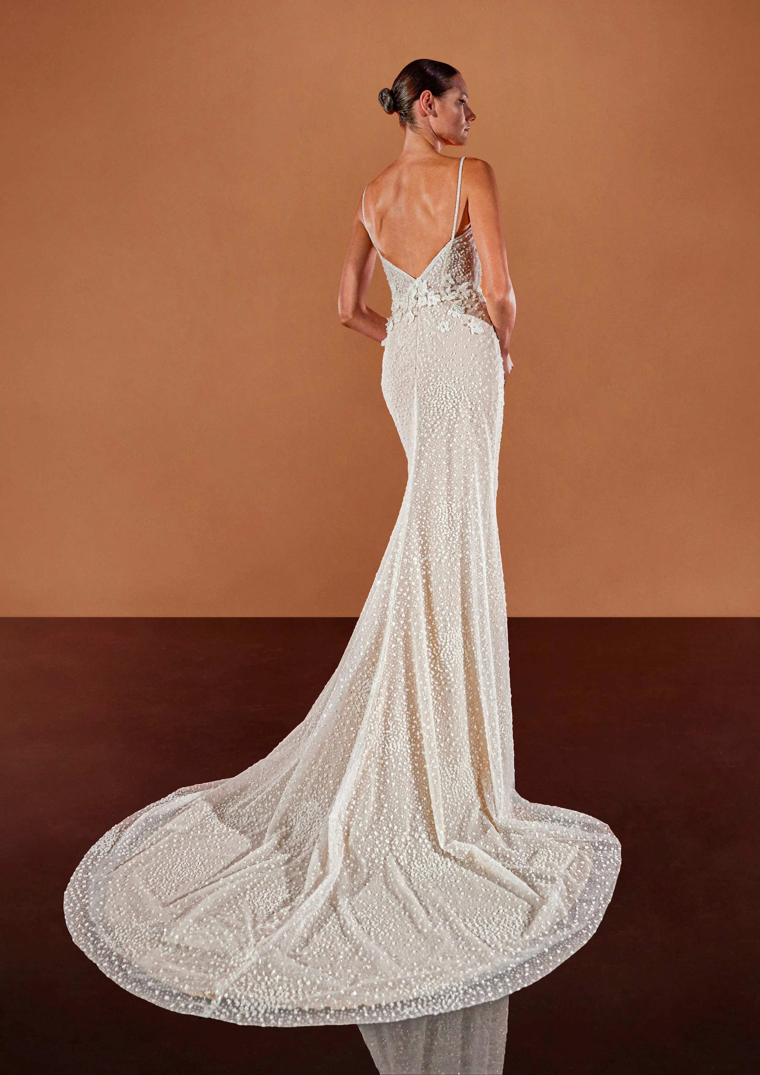 Pronovias Privee: Nidhi