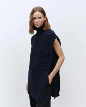 SLEEVELESS TURTLENECK