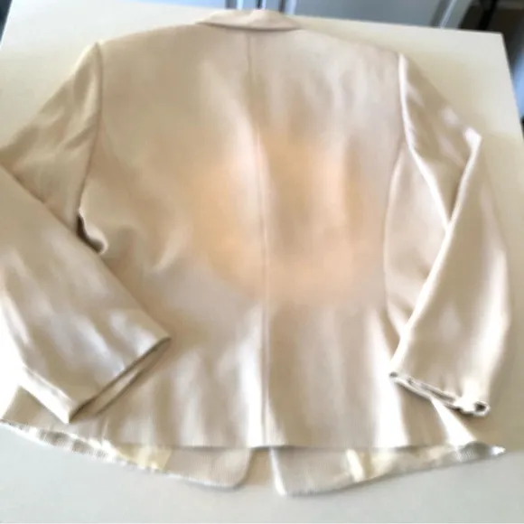 Tahari Arthur S Levine Petite Women’s 12P Cream Skirt Suit, Classic Professional
