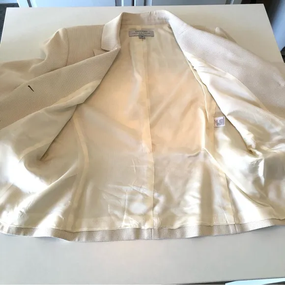 Tahari Arthur S Levine Petite Women’s 12P Cream Skirt Suit, Classic Professional