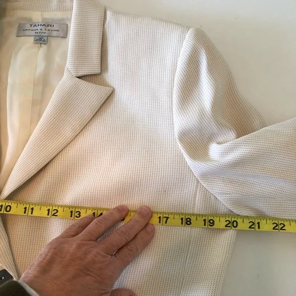 Tahari Arthur S Levine Petite Women’s 12P Cream Skirt Suit, Classic Professional