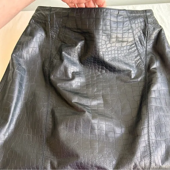 'toffs Black Leather Crocodile Imprint Midi Pencil Skirt