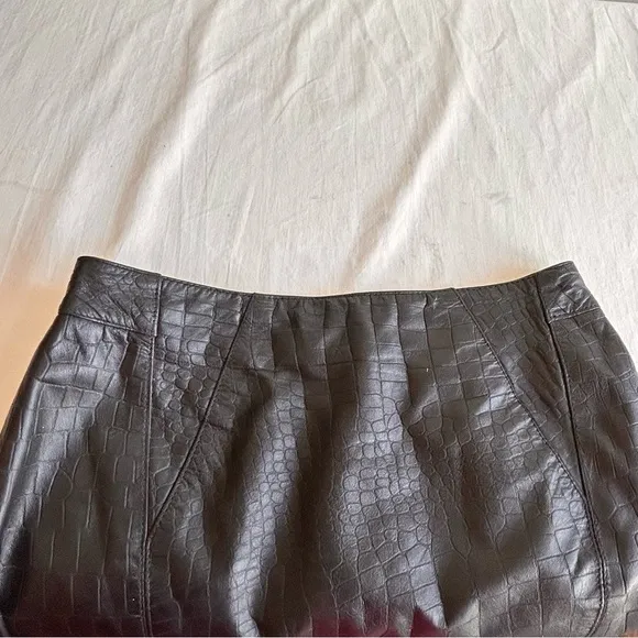 'toffs Black Leather Crocodile Imprint Midi Pencil Skirt