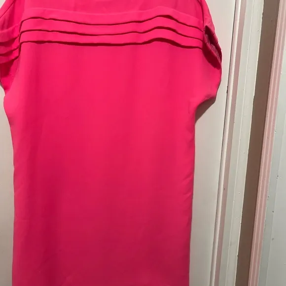 Trina Turk Adita Barbie Hot Pink Pleated Ruffle Crew Neck Shift Dress Size 10