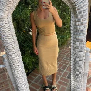 Vintage savion tan pencil skirt