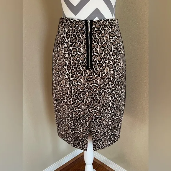 White House Black Market Leopard Pencil Skirt w/ Black Side Stripes - Size: 8