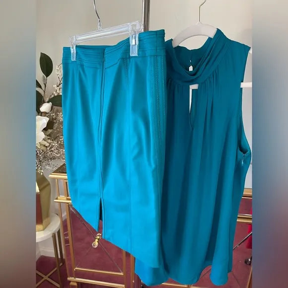 White House Black Market no belt TEAL matching 2 PC set halter &amp; skirt