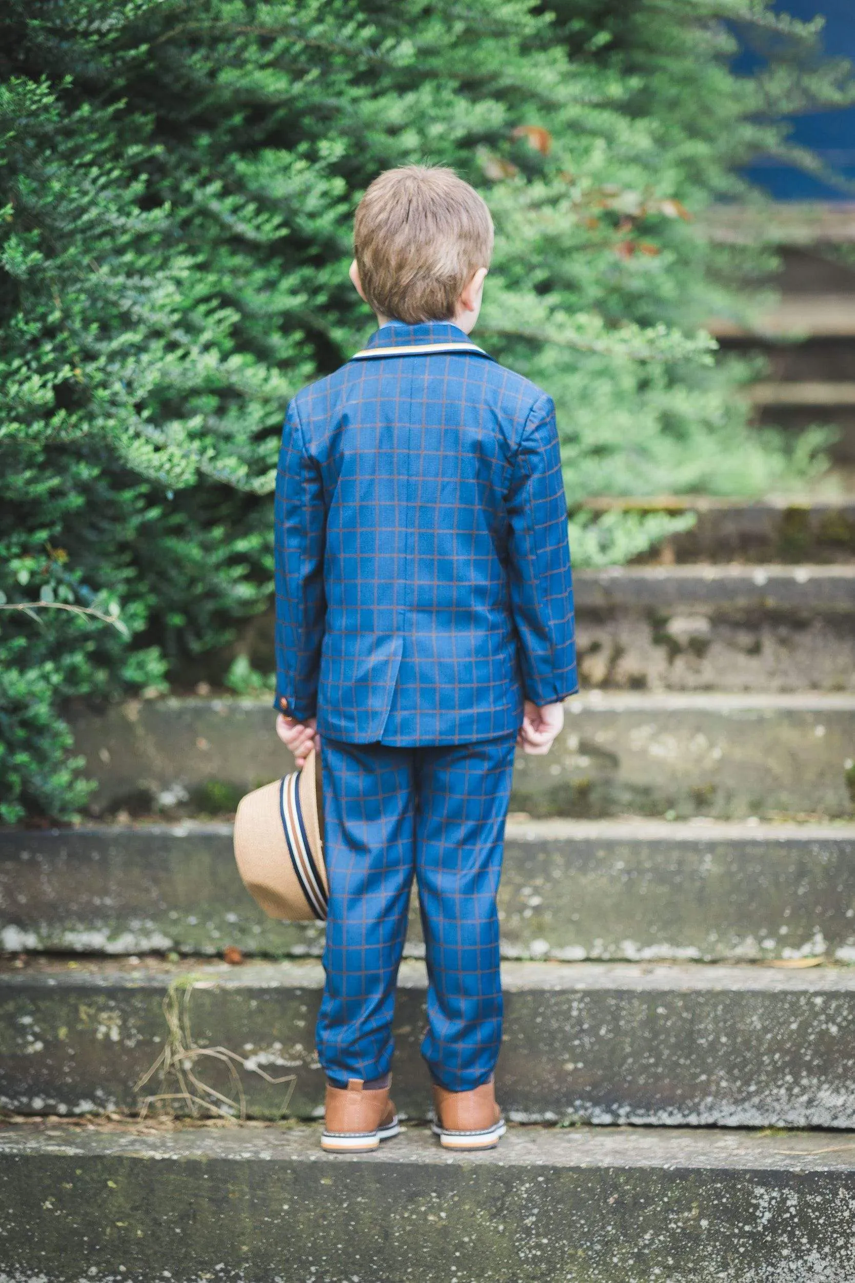 William: Navy check blazer
