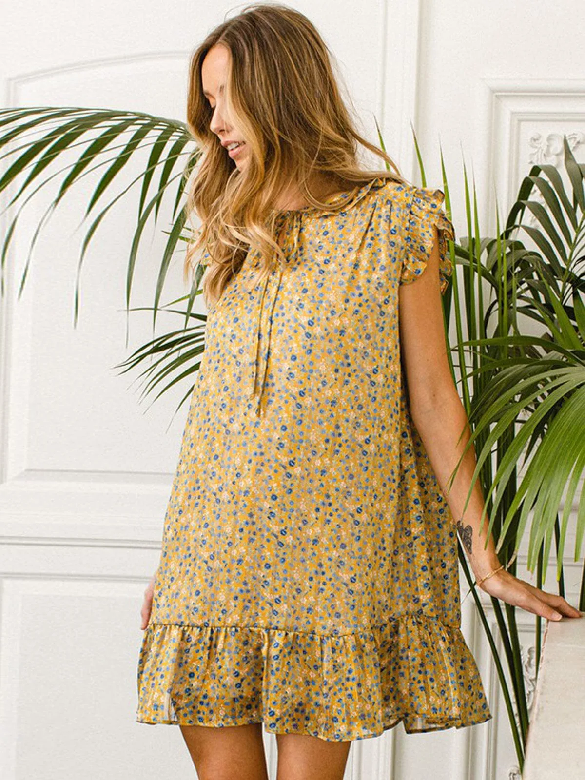 WOMEN'S SLEEVELESS RUFFLE SHIMMER FLORAL MINI DRESS